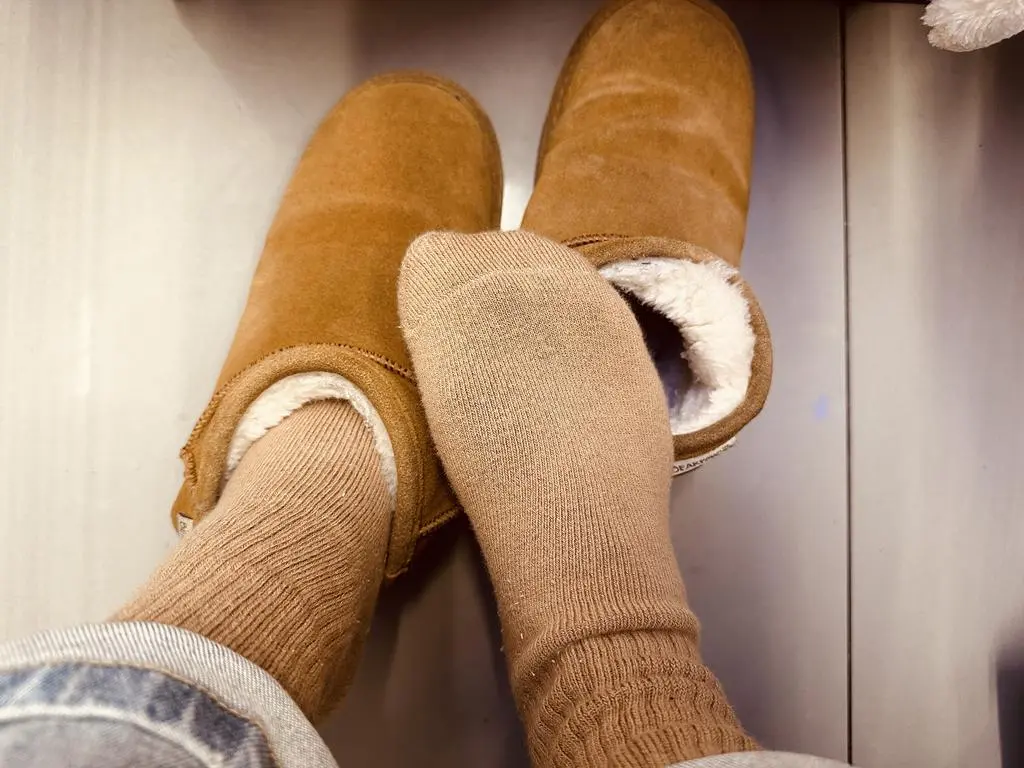 수면 양말은 신고 걷다보면 내려가서 다른 따뜻한 양말이 없을까 찾다가 발견했는데 발