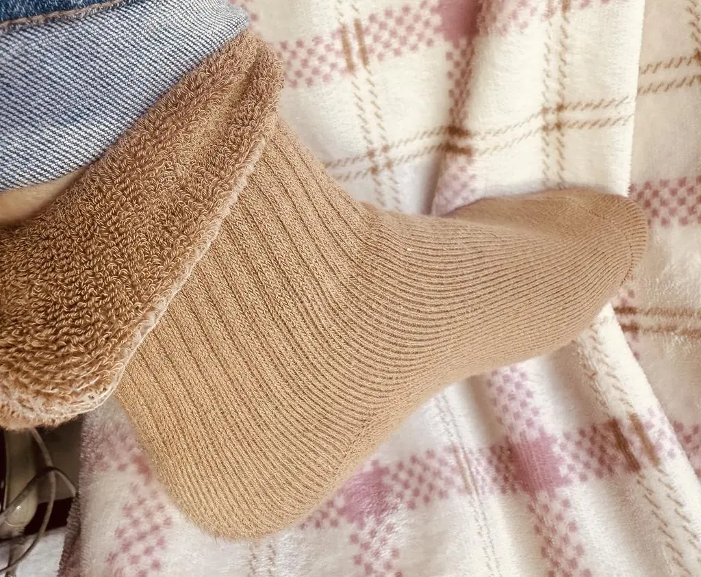 수면 양말은 신고 걷다보면 내려가서 다른 따뜻한 양말이 없을까 찾다가 발견했는데 발