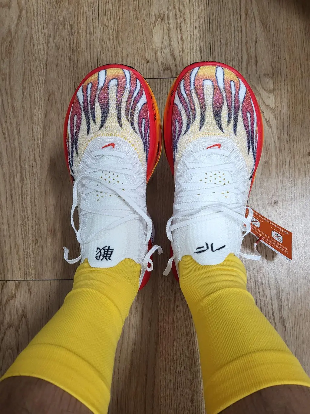 색상은 화이트 민트 형광 노란 총 4가지를 구매하였는데 양말 자체가 정말 러닝하는사람