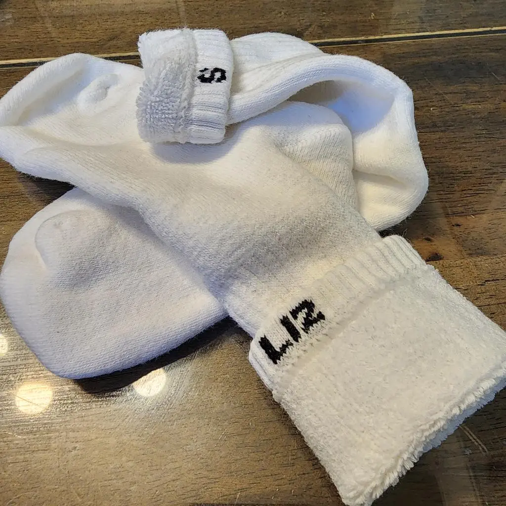 겨울에는 두툼한 양말을 찾게 되는데 사실 완벽하게 딱인 제품 찾기가 힘들죠. 따뜻하면