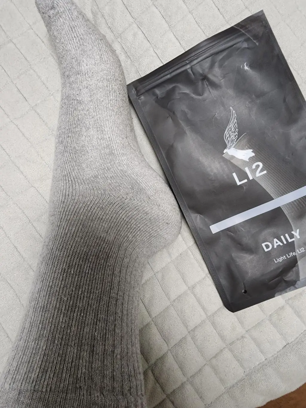 두께가 두툼하고 넉넉한 기모로 인하여 추운 한겨울에도 충분한 보온력을 제공하며, 색