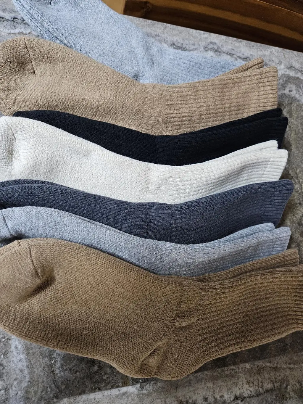 재구매 했어요 너무 따뜻하고 미끄럽지도 않고 좋아요
