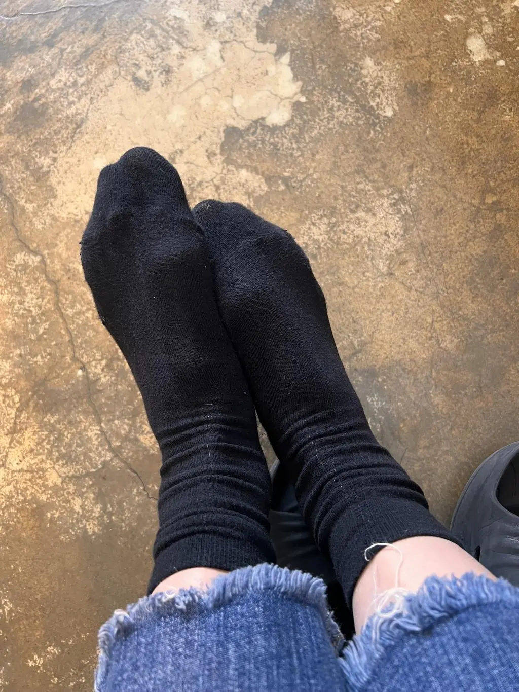 요즘 여기 양말 안신으면 발바닥 아파서 못서있어요..ㅠㅠ
