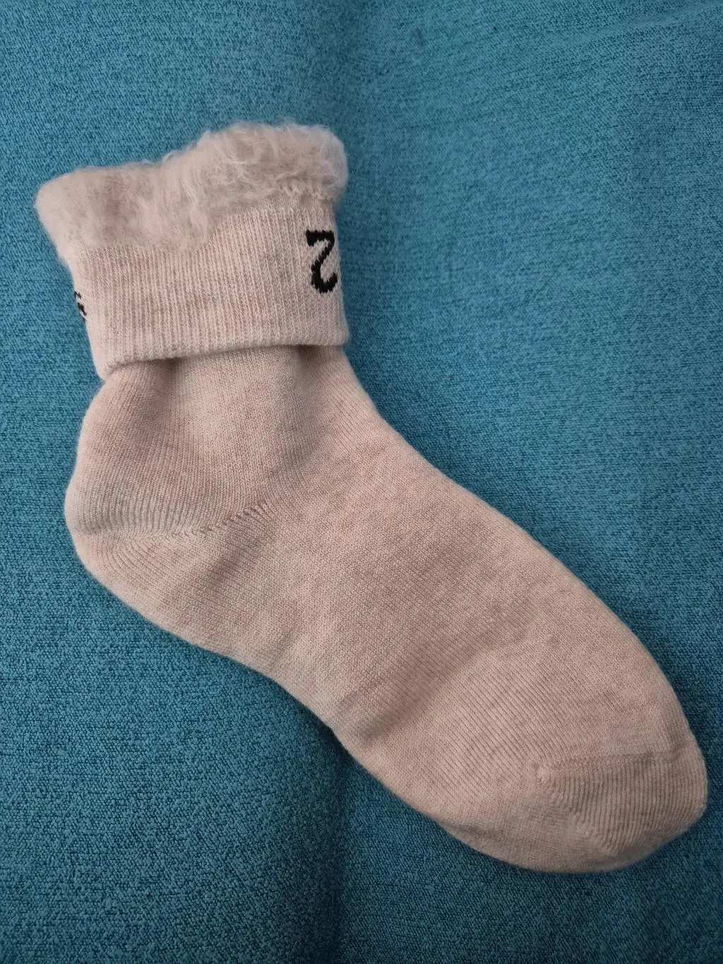 잘 만든 제품이에요. 운동화에 쓸려 보풀이 생기긴 하지만 양말 속이 보송보송하니 마음