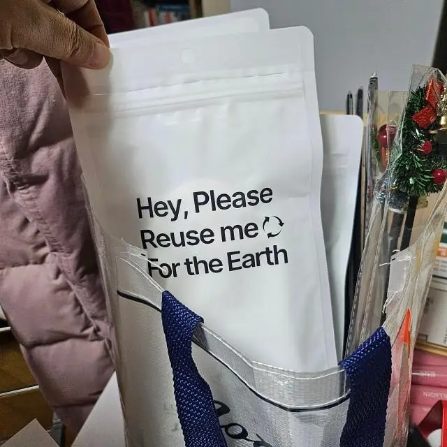 개별포장 되어 있네요. 러너에게 선물하고 동지에 가족과 양말을 나누어 봅니다
