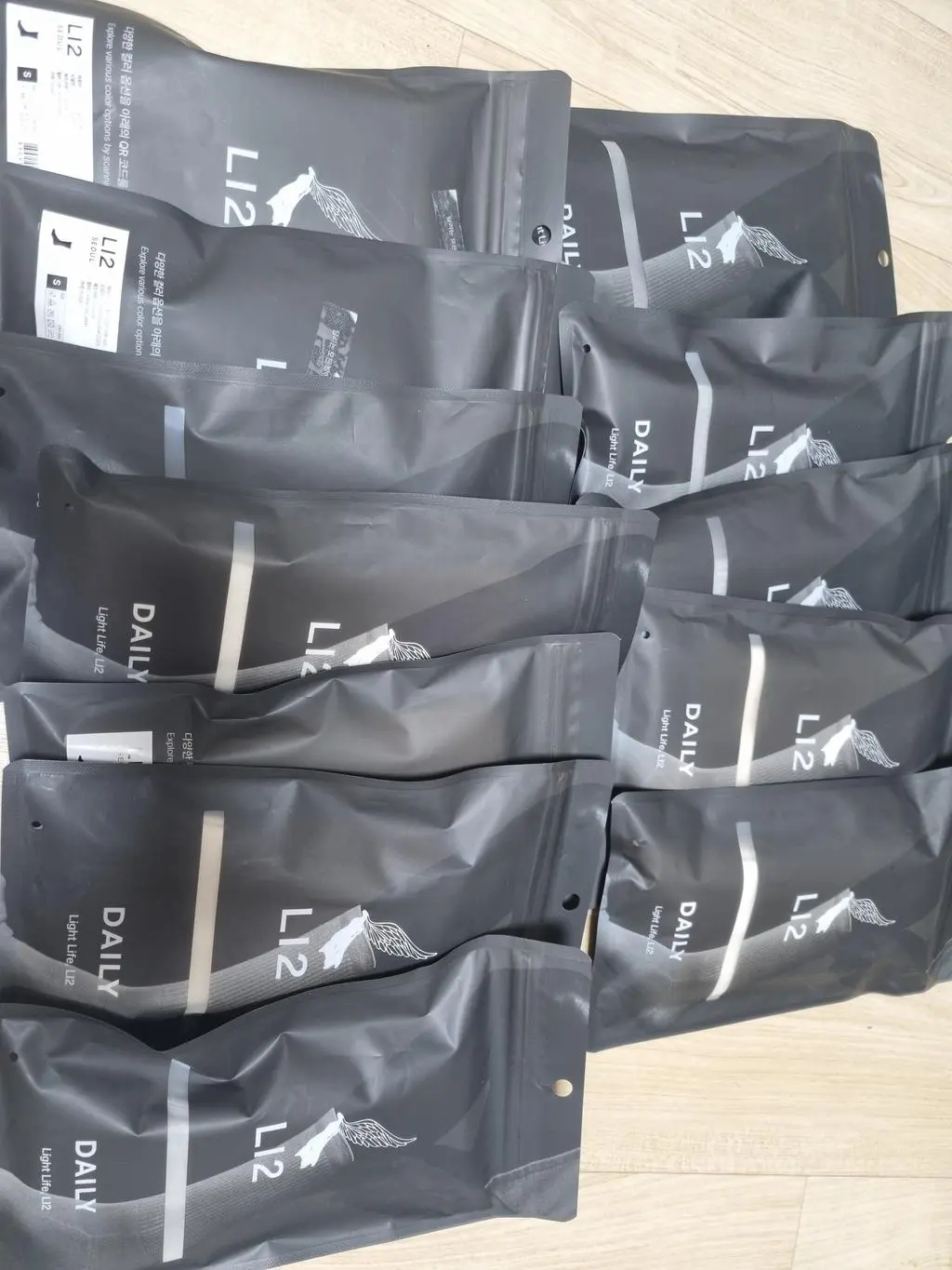 제 거 사면서 아들 거도 샀는데, 제가 신어보니 좋습니다.
