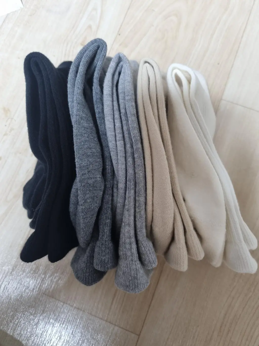 제 거 사면서 아들 거도 샀는데, 제가 신어보니 좋습니다.
