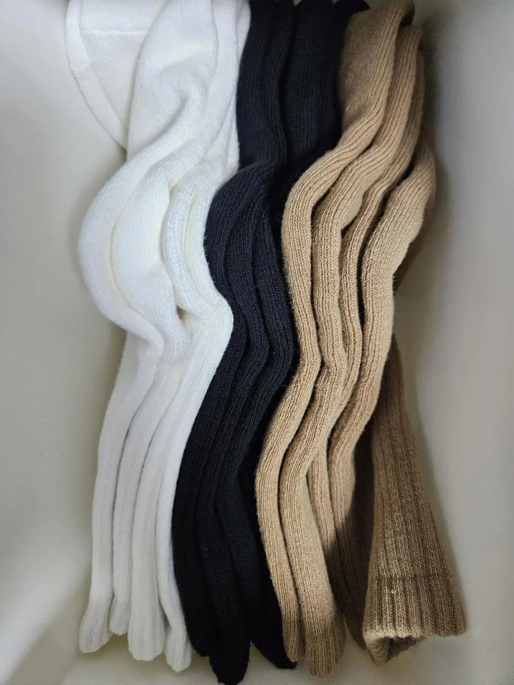 양말이 두툼하고 푹신합니다.
