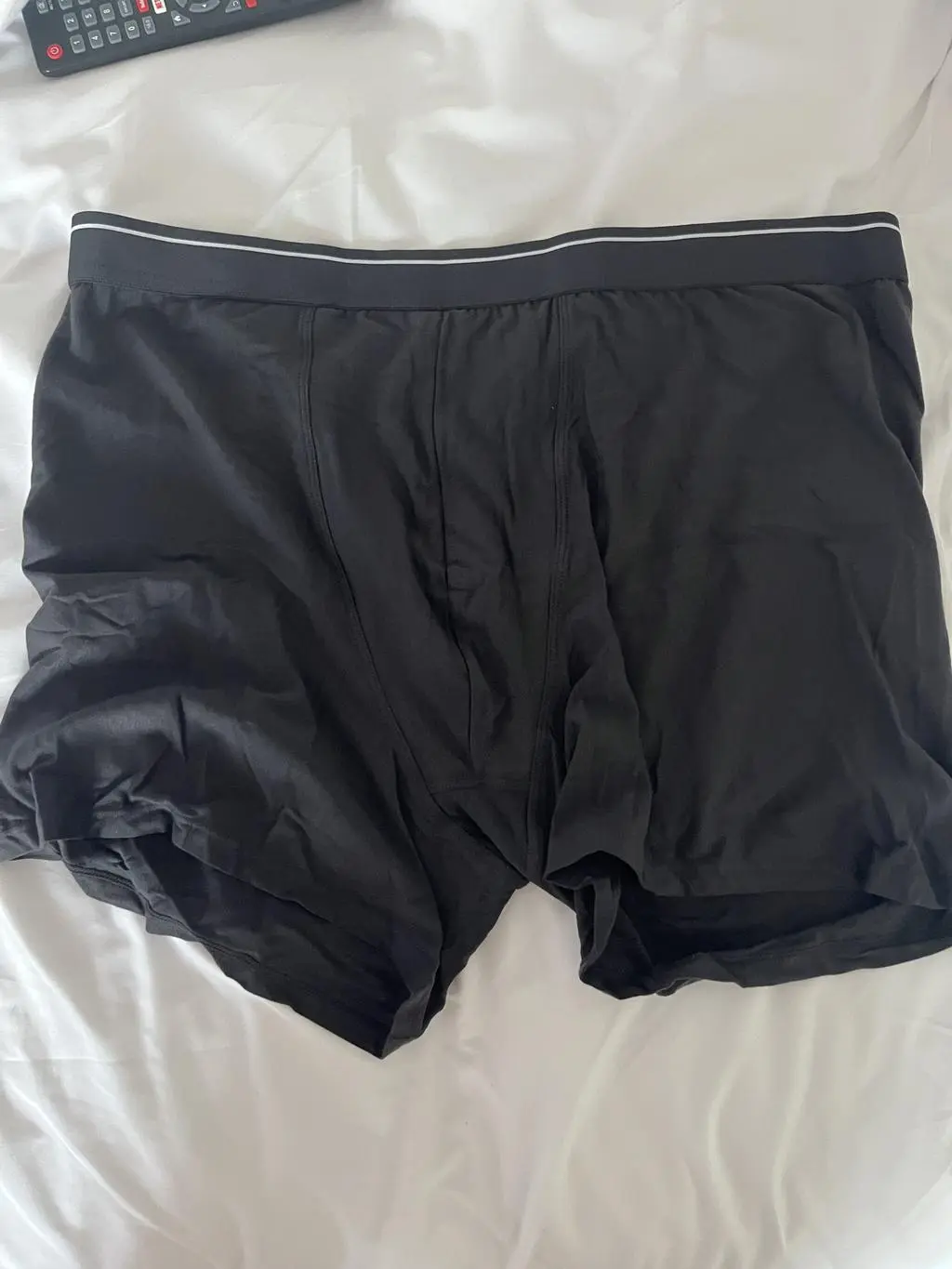 완전 찐한 블랙은 아니고 차콜그레이 정도의 블랙입니다 밑단이 안 말리는 건 아니고 워