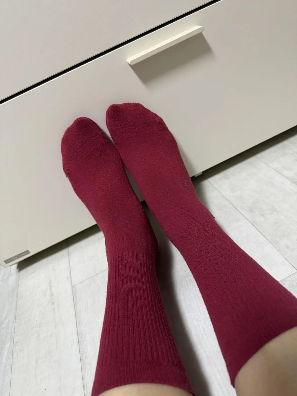 크리스마스가 다가와 평소 신지않는 색상을 구매해봤는데
