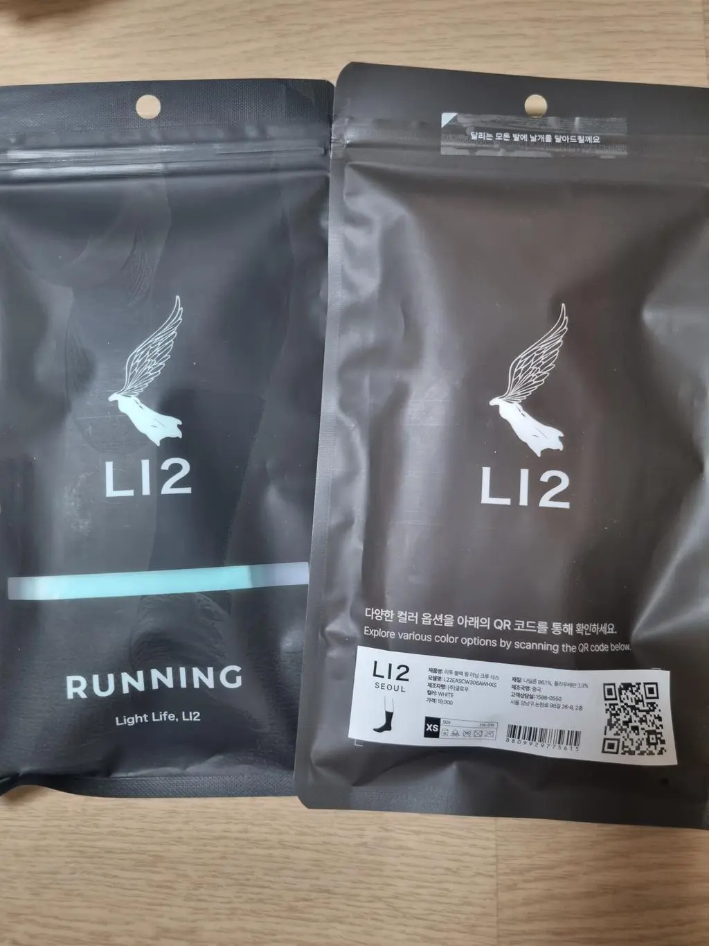 하나씩 포장이 되어서 오고 각각 스티커가 붙어 있어요.
