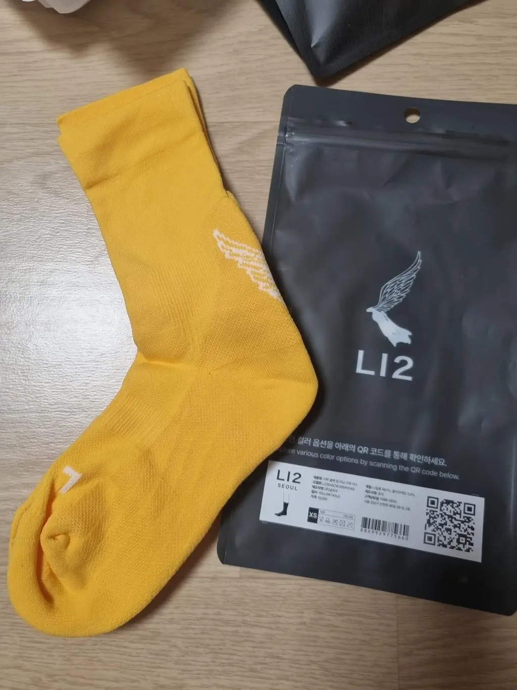 하나씩 포장이 되어서 오고 각각 스티커가 붙어 있어요.
