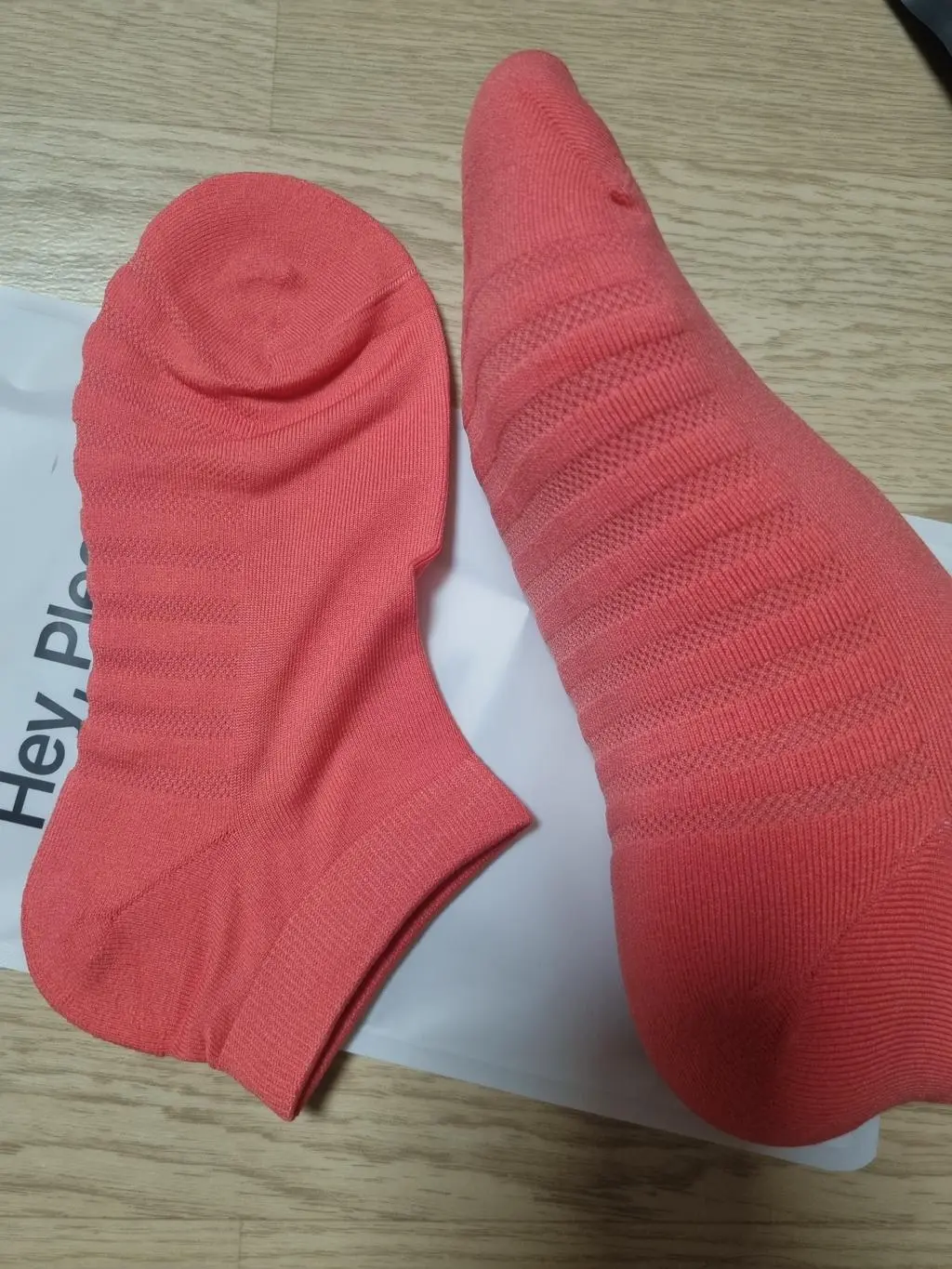 발이 피곤을 잘 느끼고 가끔 아플때가 있어서 구매했습니다. 좀 오래 신어야 효과가 있