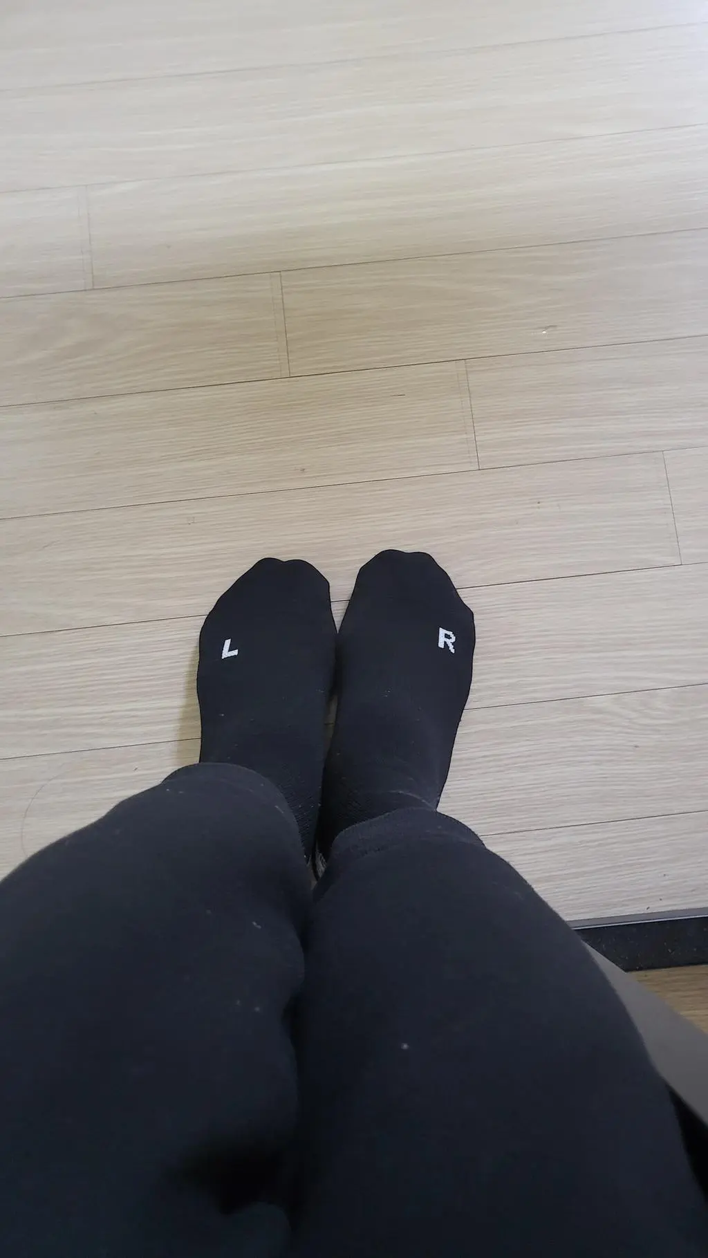 발목과 바닥을 편안하게 잡아주는거같다