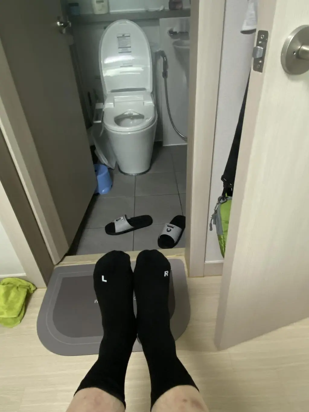 발을 쫀쫀하게 잘 잡아주어서 기분을 좋게 하네요