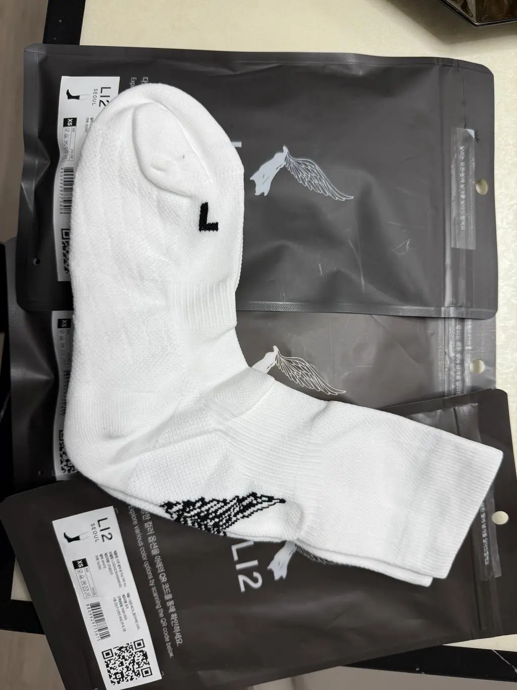 이제 러닝도 배우고 등산도 할겸 기능성 양말을 찾다가 구매해봤습니다. 항상 오래 걸으