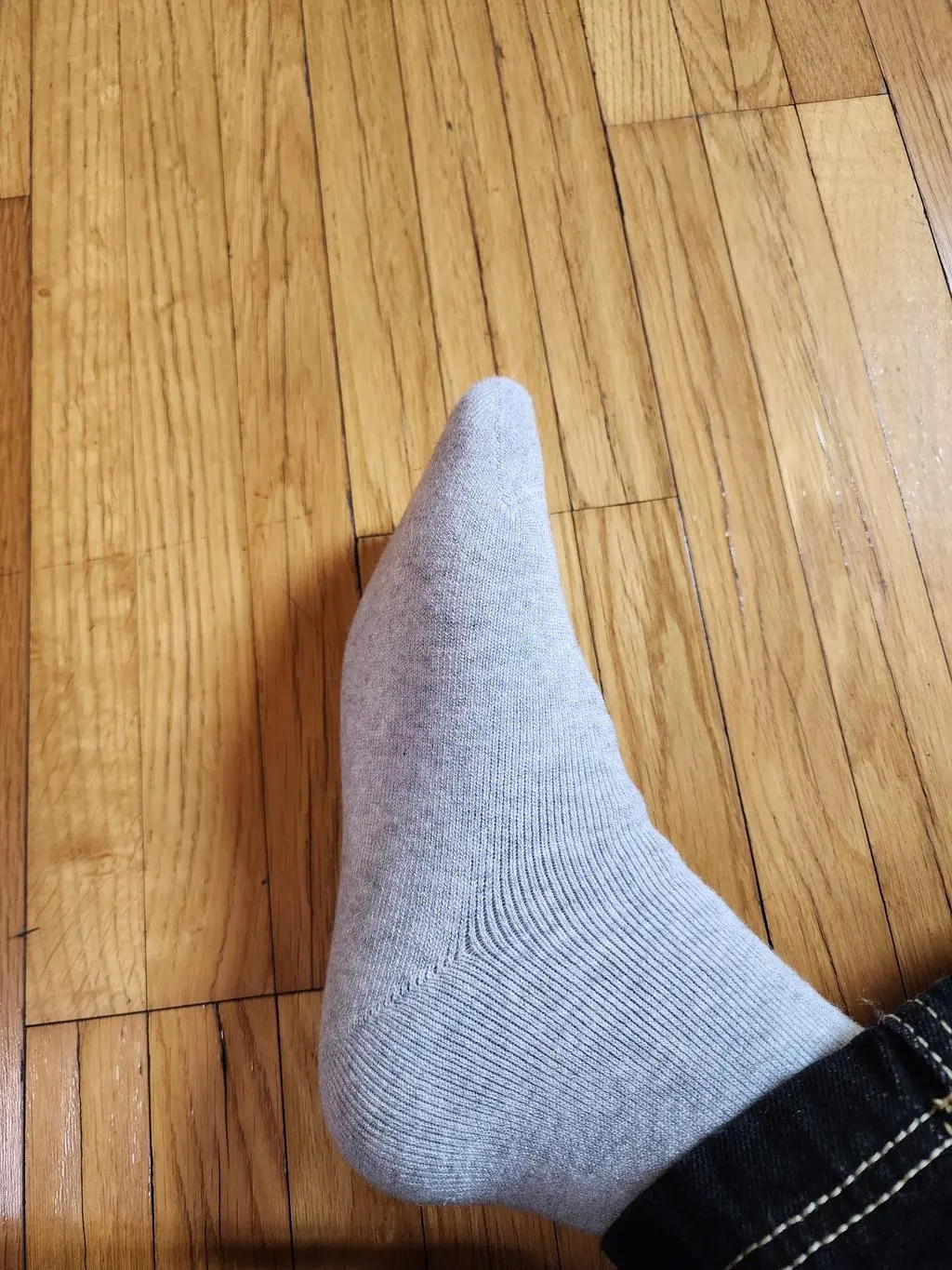 겨울이면 손발이 너무 시려워서 사봤는데 따뜻하고 좋네요.