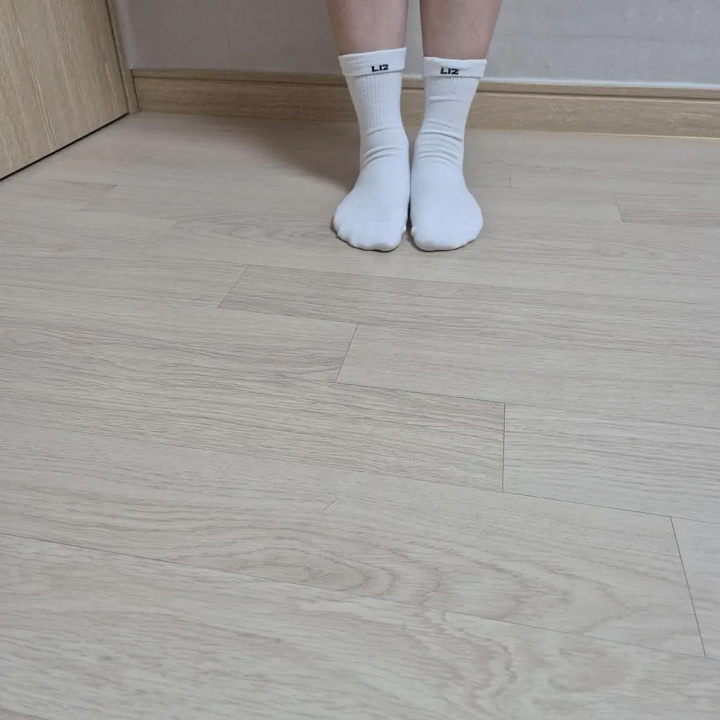 오래걸으면 발이 아프다해서 신었더니 편하고 큐션감이 좋아요