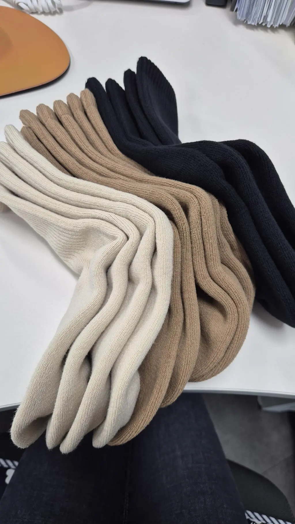 너무 맘에들어요. 발이 작은데 딱맞아서 헛도는것  없고 쫀쫀해요