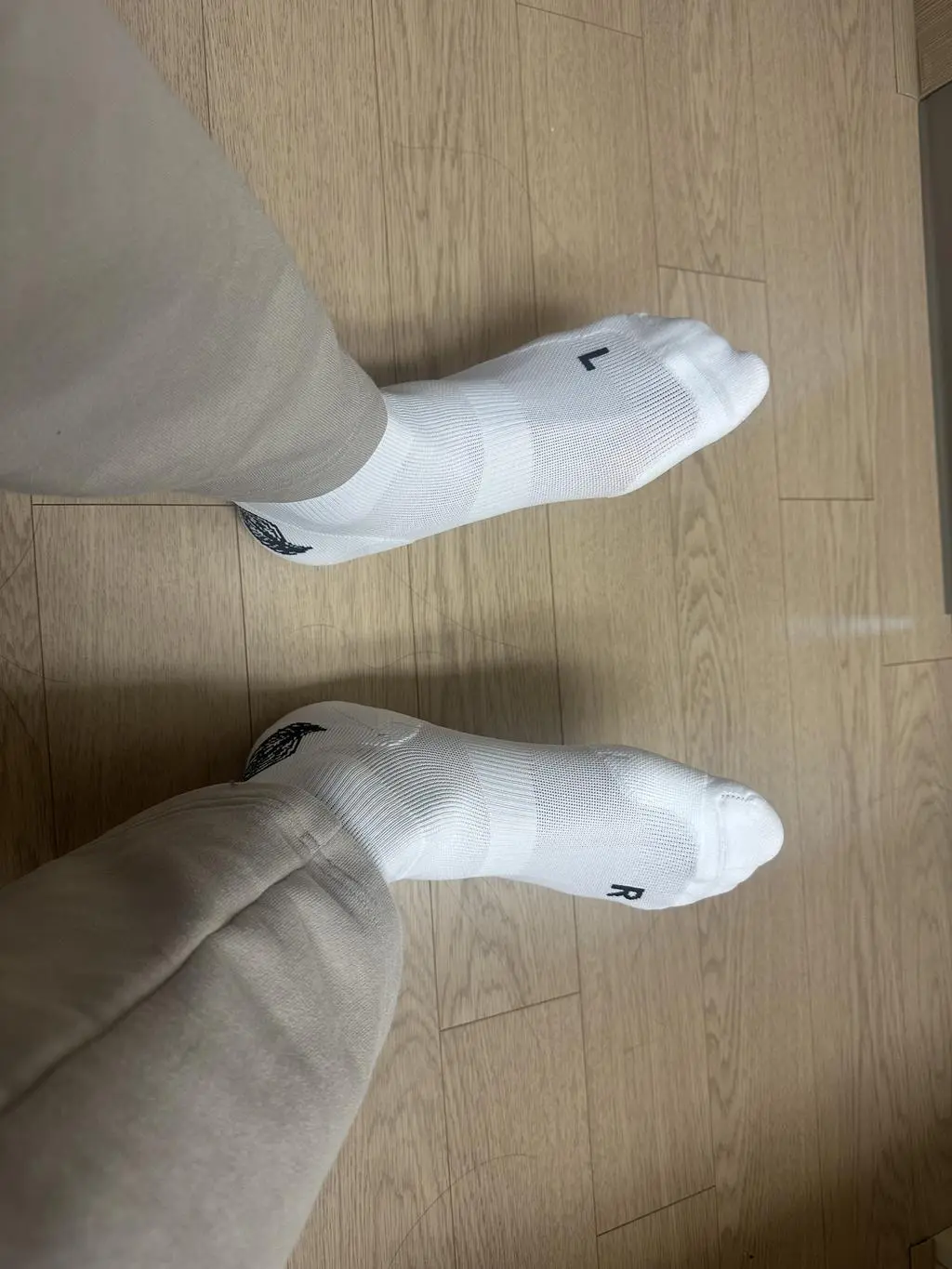 이건 생각보다 조금 작습니다. 전반적으로 느낌은 나쁘지 않습니다. 