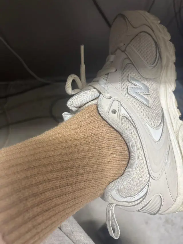 도톰하고 편해요. 한번 써보고 좋아서 여러개 더 구매했습니다.
