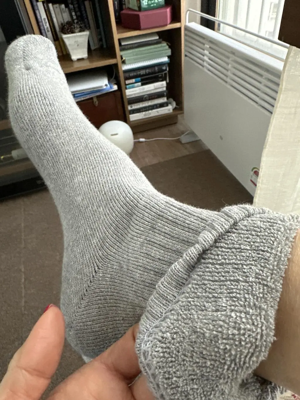 겨울용 양말로 👍완전 쫀쫀하고 두툼한 면 느낌 재구매하려구요. 다른종류도있는것같아