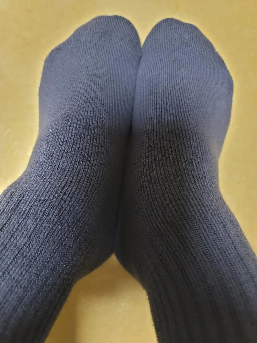 겨울만 되면 발끝이 너무 시려서 양말을 두개씩 겹쳐서 신고도
