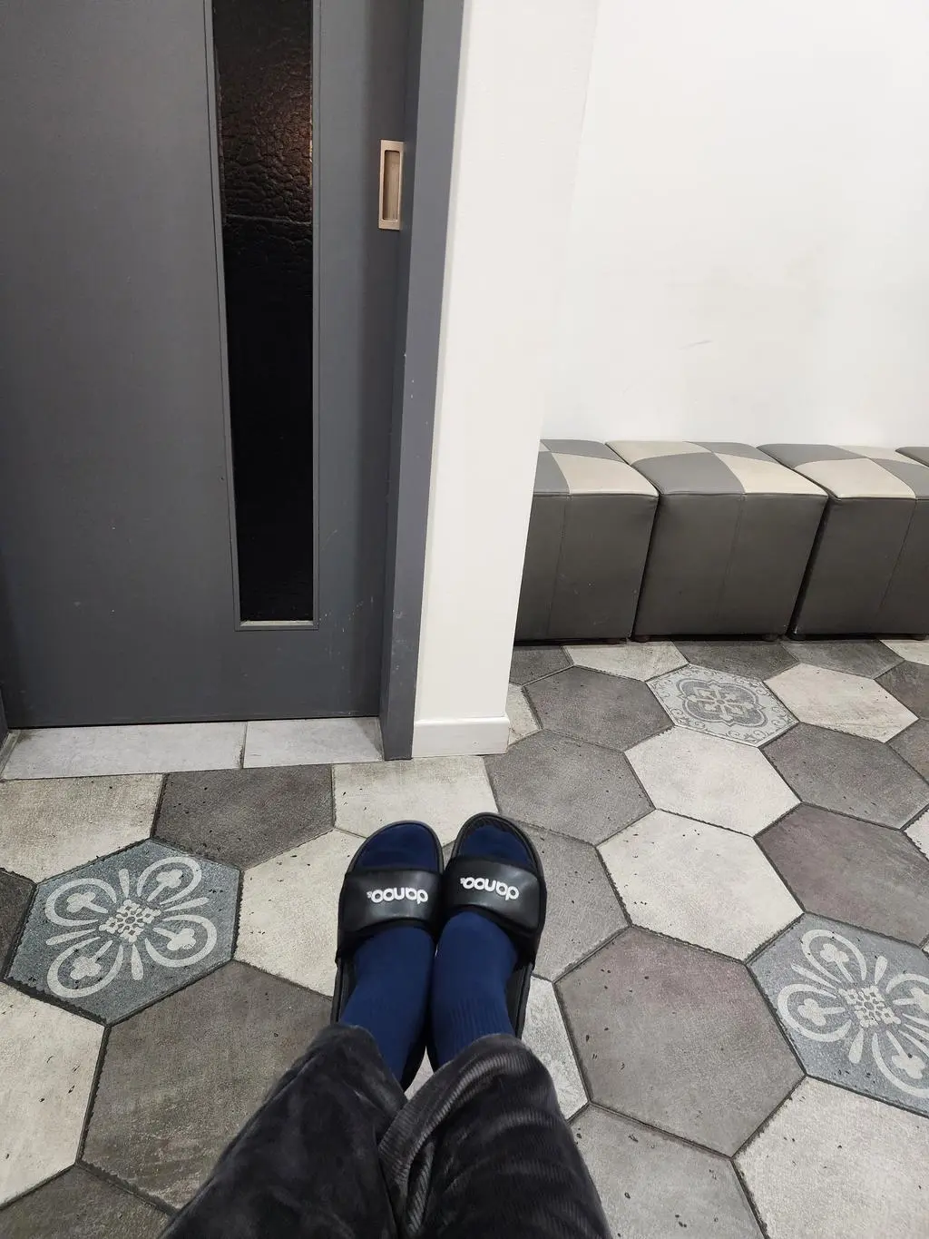 다리 혈액순환이 원래 잘 되지 않아서 구매했는데, 다른 양말들은 미끄러워 불편했지만