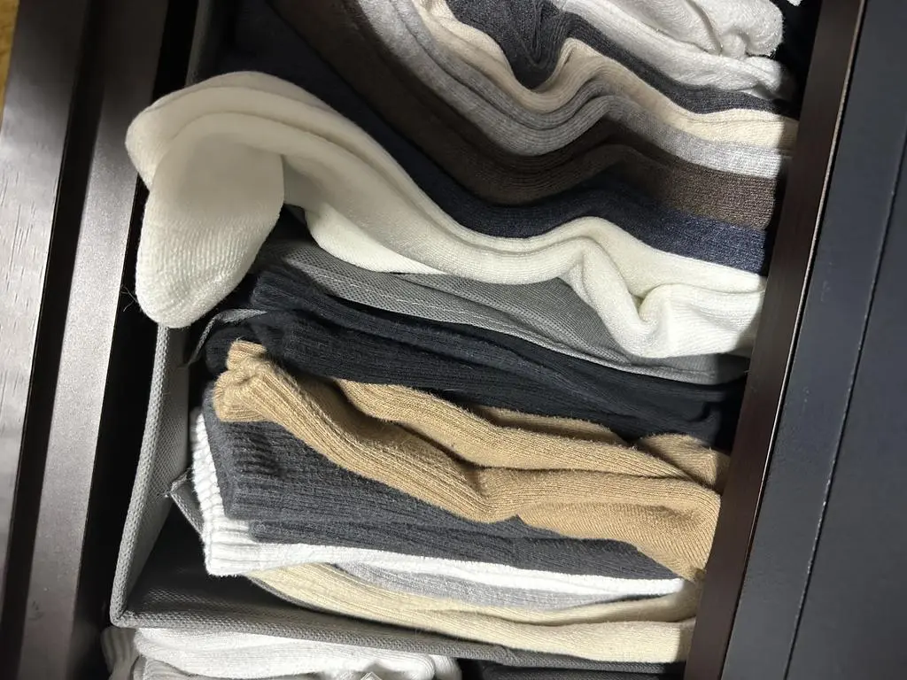 리투 양말로 서랍장을 싹 바꾸고 있어요
