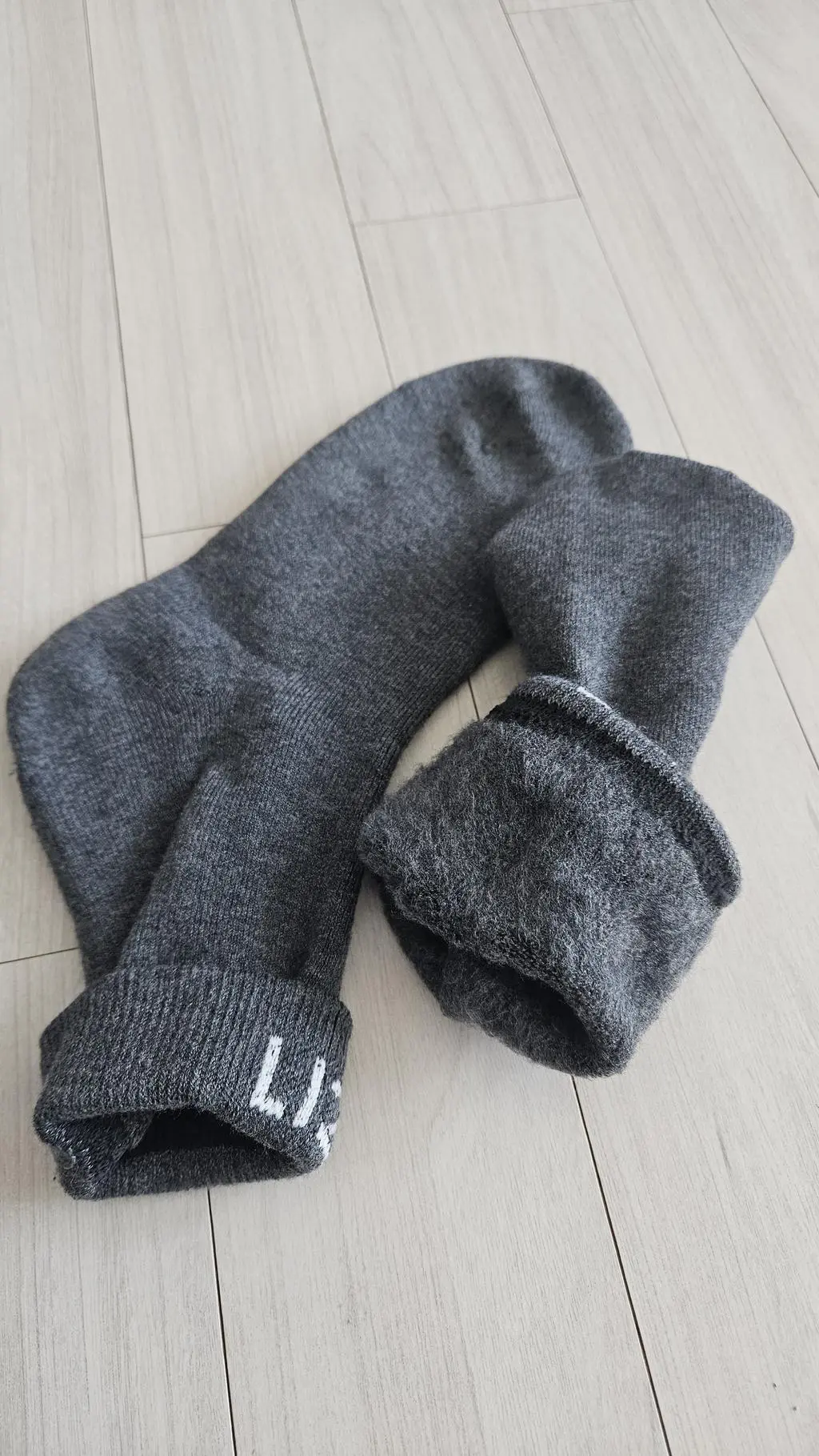 작년 겨울에 울양말만 신고 보냈는데 너무 두꺼워 올해는 고민했는데. 우연히 광고를보