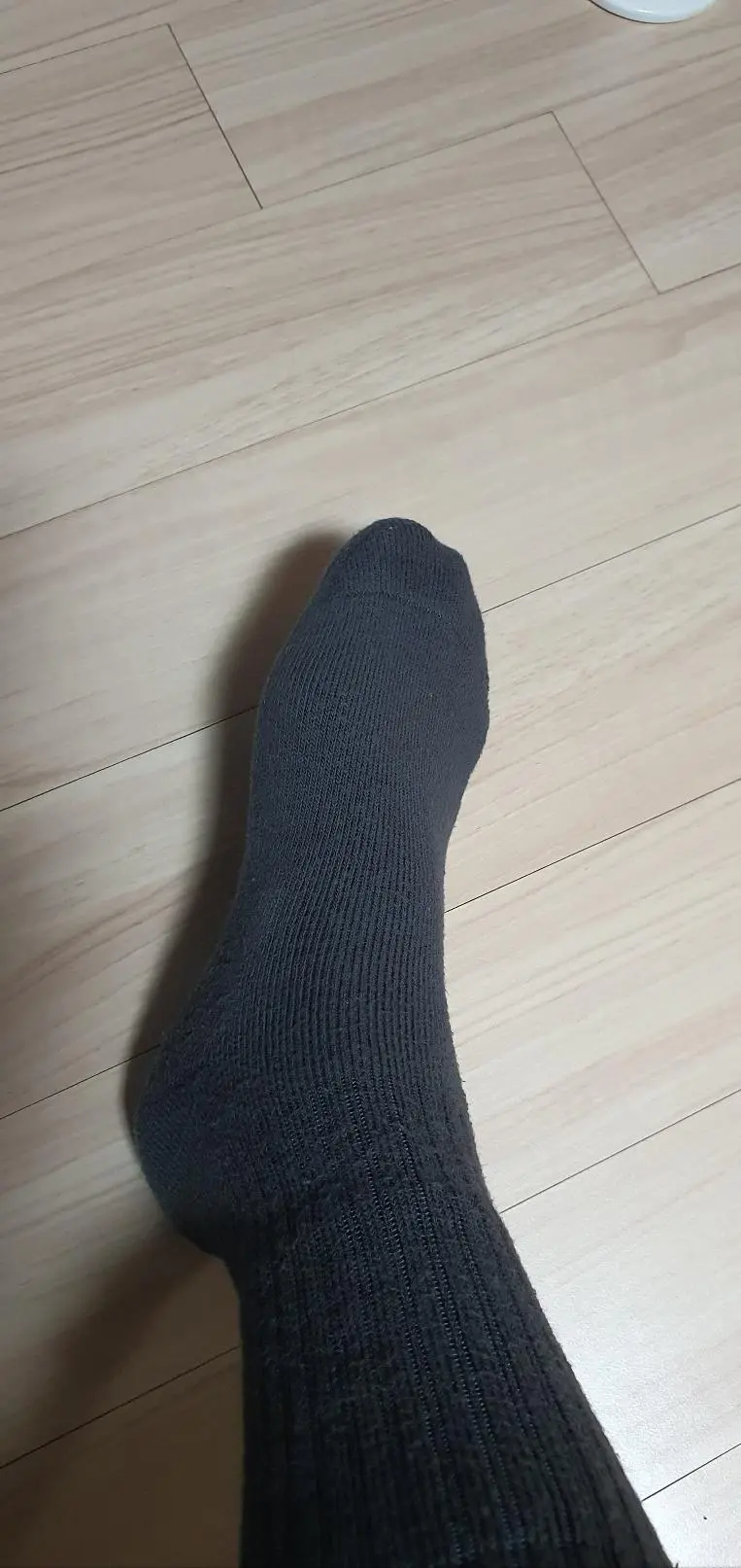 사실 두꺼운 양말을 좋아하지 않아서 한겨울에도 얇은 양말만 신었어요. 그런데 새로 산