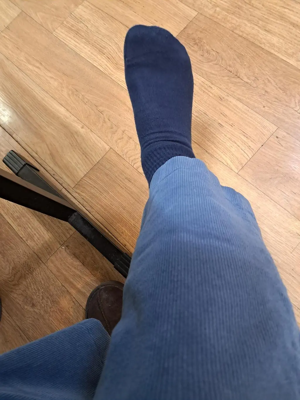 양말이 두툼하고 발이  잘 붓는데 배기는게  없이 하루종일  발이 편안 하네요