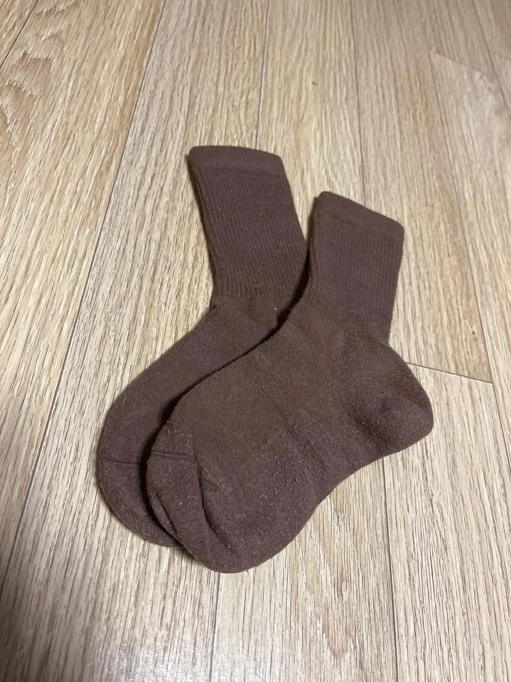 양말이 거기서 거기지 하고 가성비 양말만 찾아 신다가 …  
