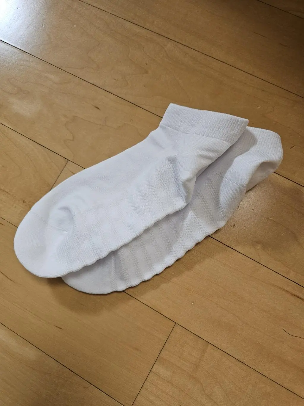 발을 단단하게 잡아줘서 좋습니다.. 근막염 있는데 도움 되길바래요