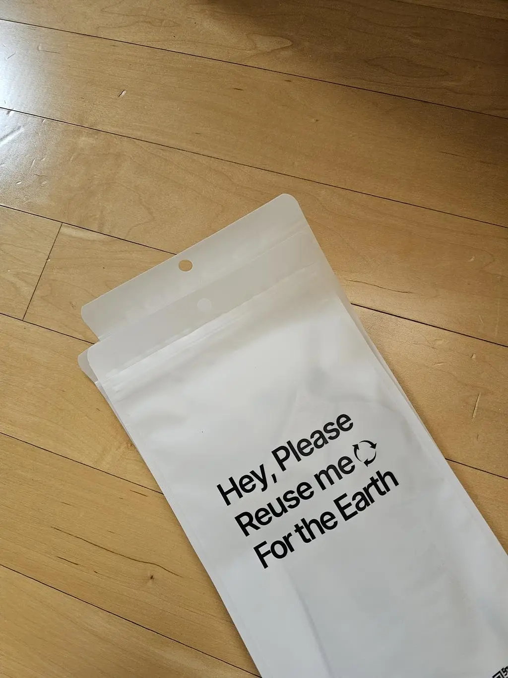 발을 단단하게 잡아줘서 좋습니다.. 근막염 있는데 도움 되길바래요.. 거의 보조신발느