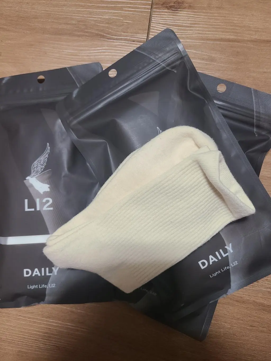 양말 짱짱하고 질이 좋아요  몰랐는데 주위에 패션좀 아는 친구들은
