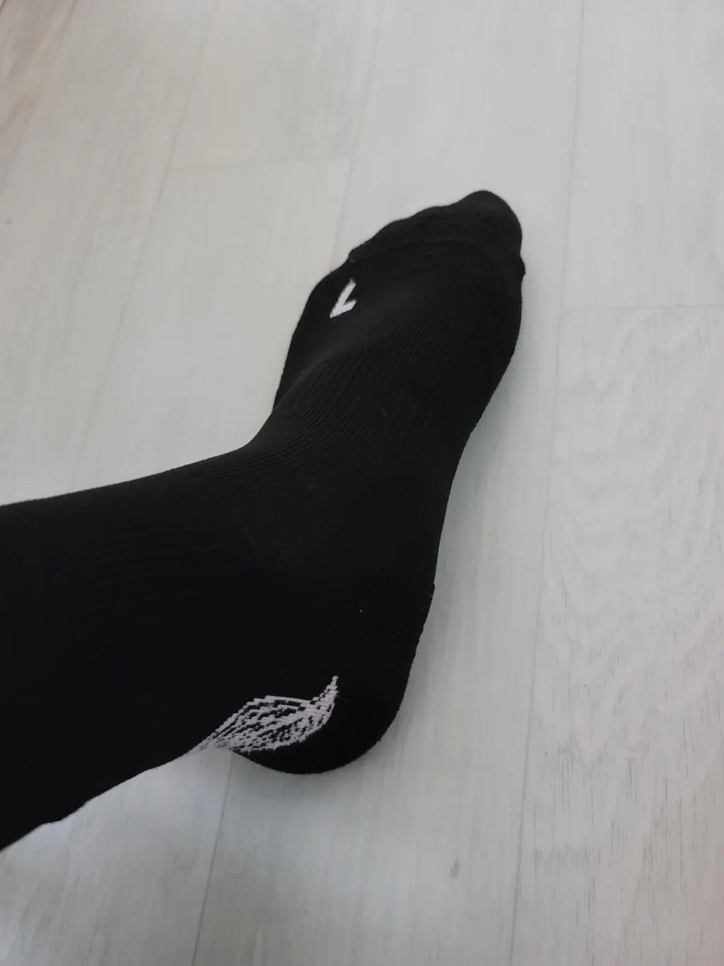 3켤레 구매해 한켤레 선물하고 두켤레 신고 있는데
