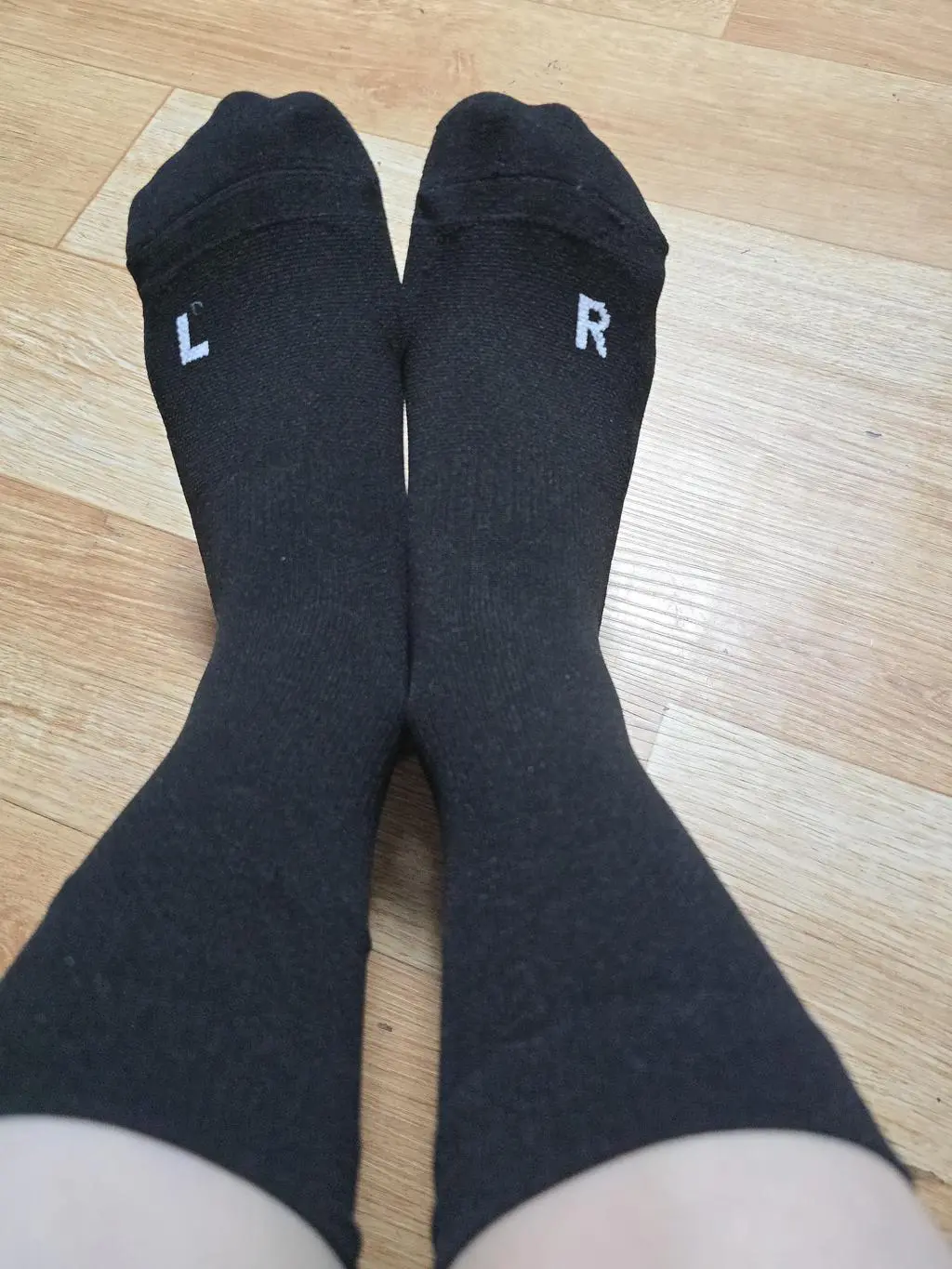 생초보 런린이입니다 뛰거나 걸을때 한쪽 발바닥이 너무 아푸길래 신발이 문제인가 싶어