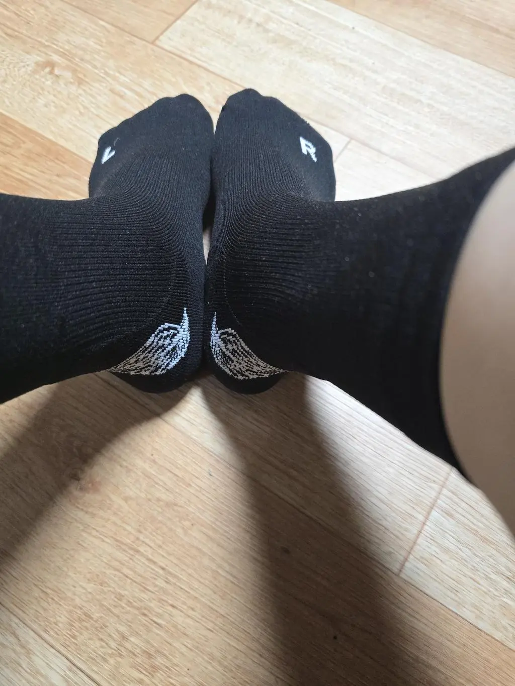 생초보 런린이입니다 뛰거나 걸을때 한쪽 발바닥이 너무 아푸길래 신발이 문제인가 싶어