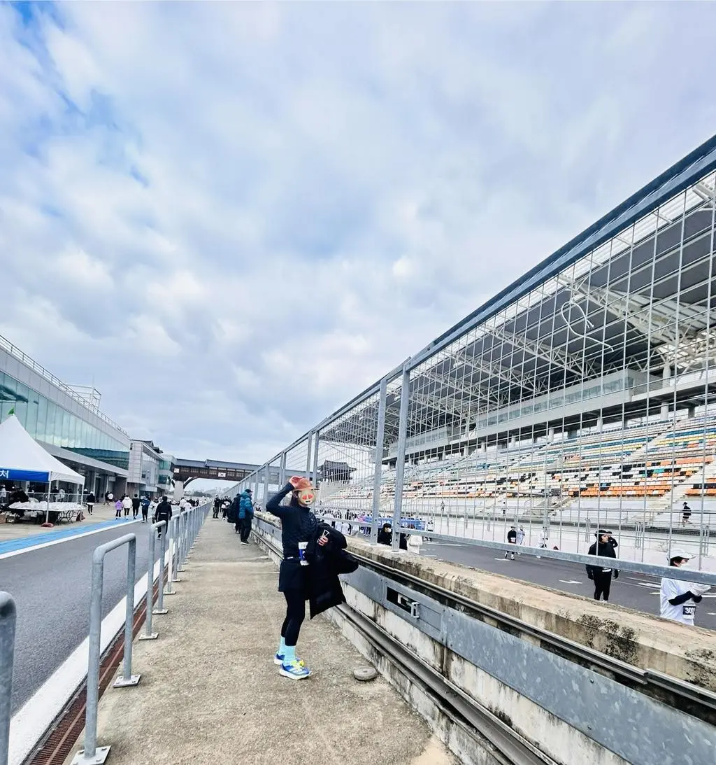 짱짱하고 바닥이 푹신해서 10km 뛰었는데 발도 안아프고 물집없었어요