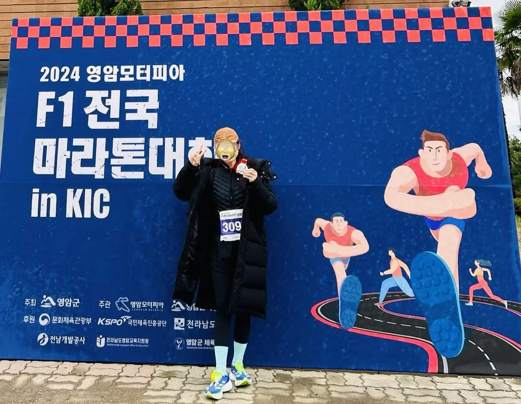 짱짱하고 바닥이 푹신해서 10km 뛰었는데 발도 안아프고 물집없었어요