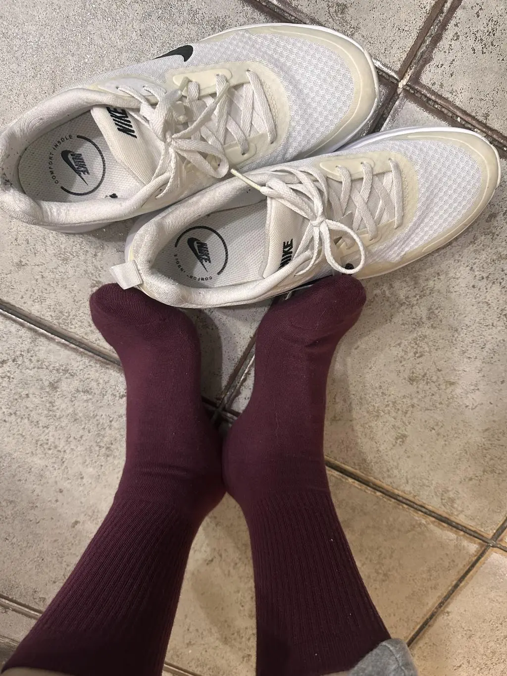 카페에서 일하며,붕어빵 굽는다고 하루종일 종종 서서있는상황에서 발이 편한신발 안해