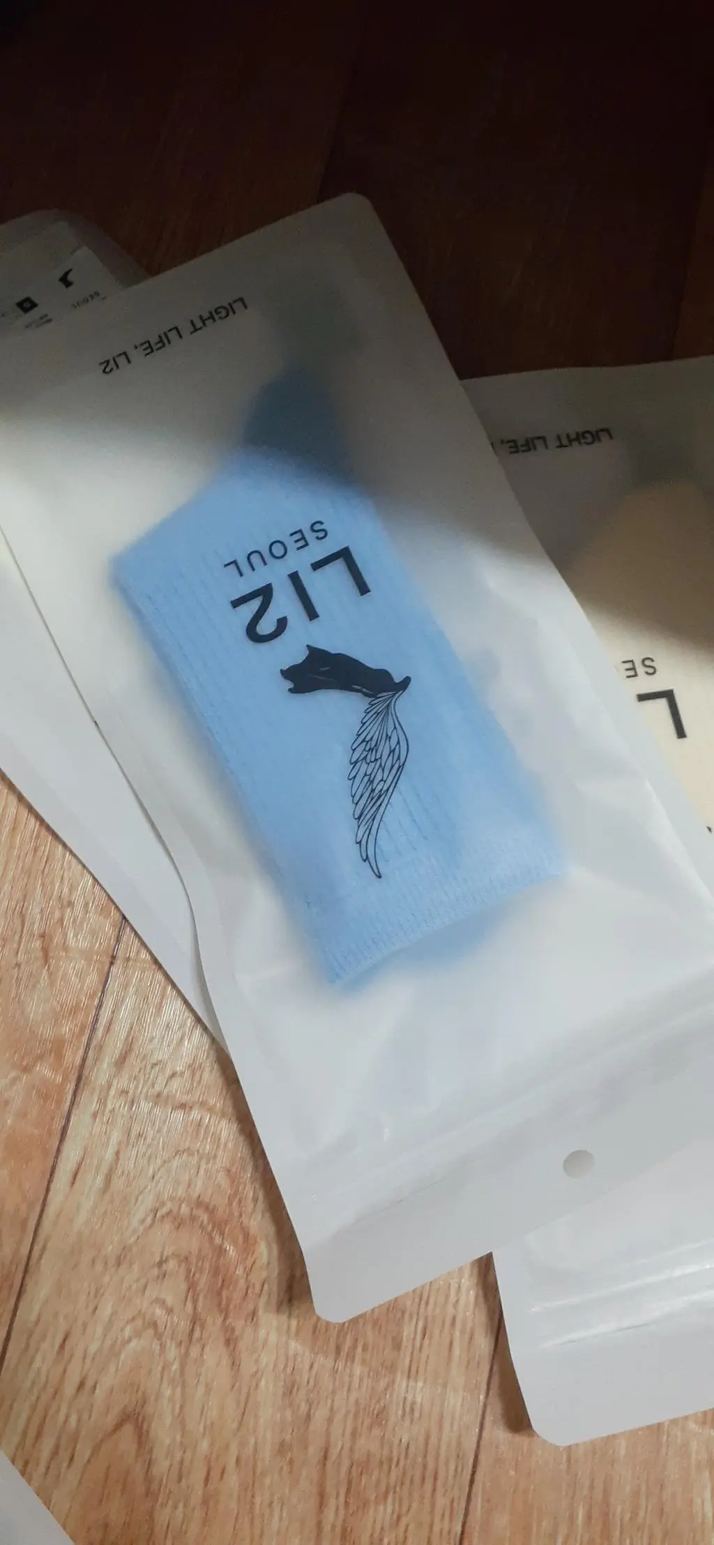 발가락이 자유롭게 움직일수 있게 신축성이 좋으며
