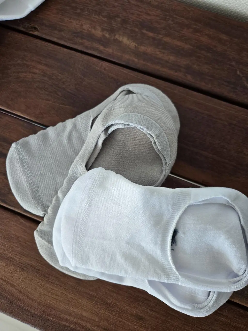 벗겨지지 않고 착용감 좋아요.