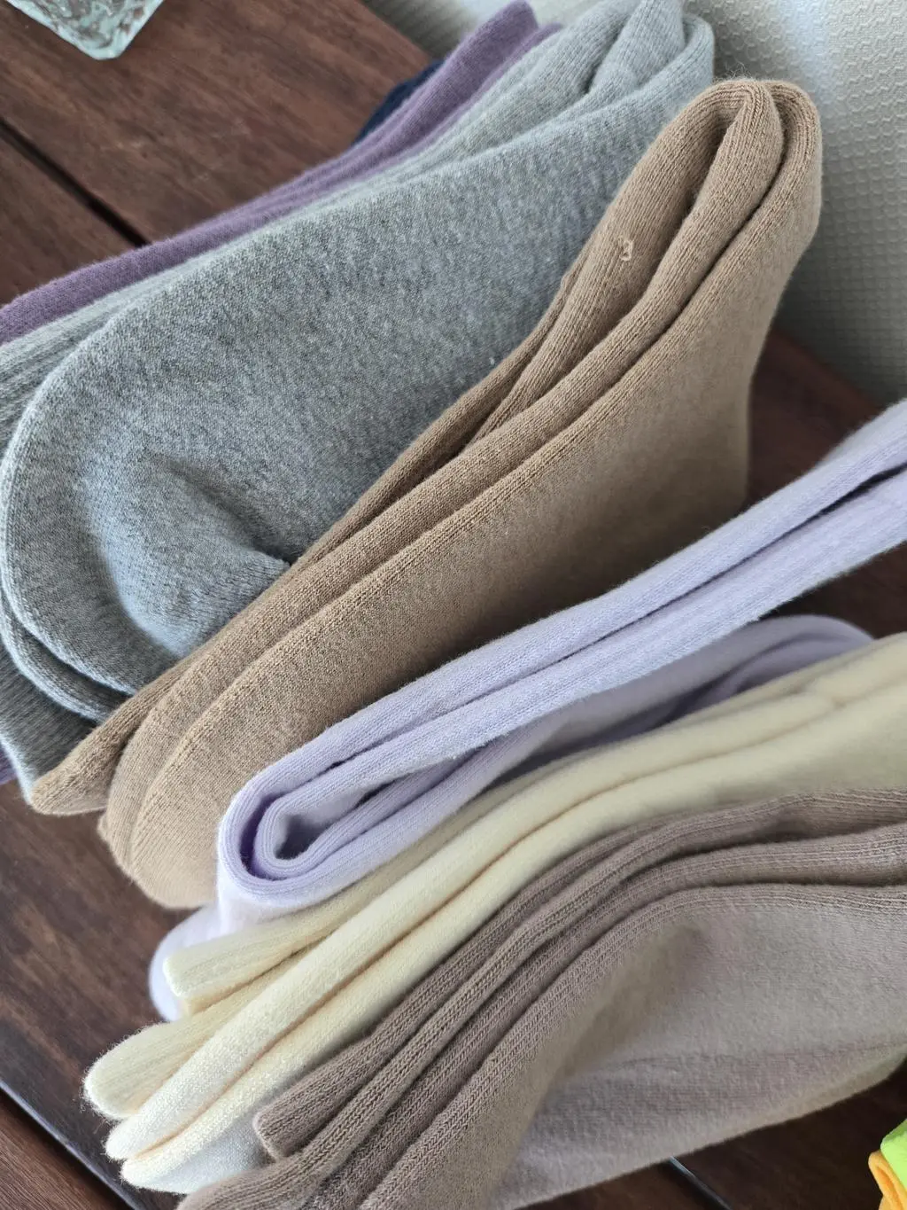 바닥이 두툼하니 발이 편합니다.
