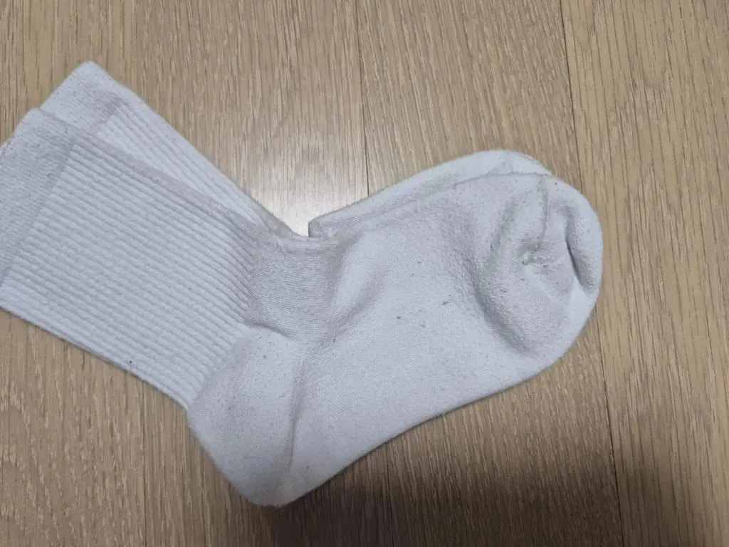 올 겨울 따뜻하게 잘 신고 다니고있어요. 박음질 부분이 베기지않아서 그게제일 맘에들