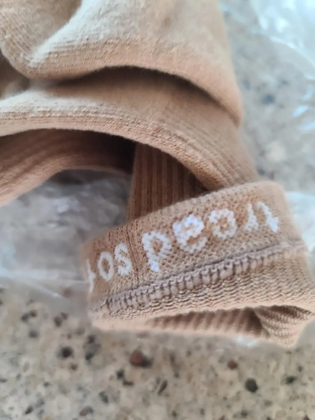 봉제선이 없어 편하고 발바닥부분이 다른양말에 비해 두꺼워 편해요