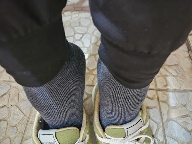 발이 너무 시려워 주문했어요. 정말 따뜻합니다. 영하의 날씨에 달리기할때 매장에서 일