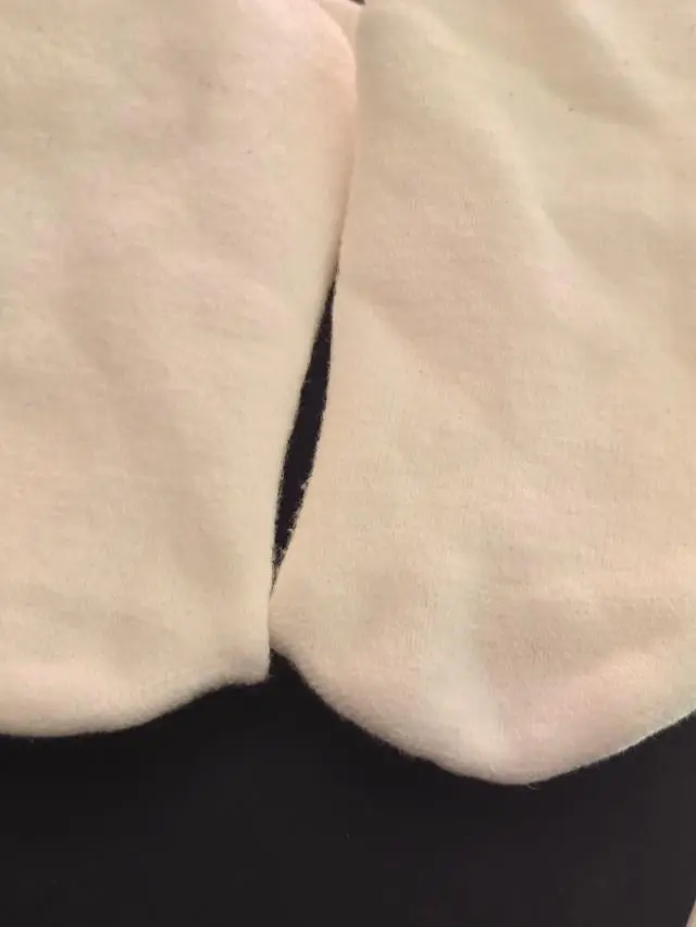 쿠션닝도 있고 아주 두꺼워서 한겨울에 너무 딱이예요 매우만족스러 양말에 배송도 당일