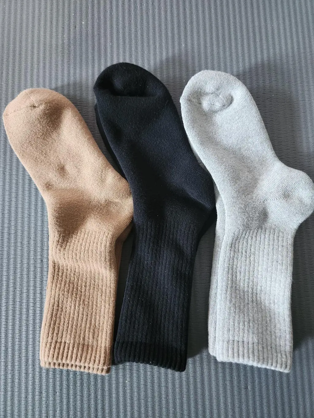 두껍고 따뜻하고 편해요.기대이상입니다.올겨울은 이것으로 충분할듯요.